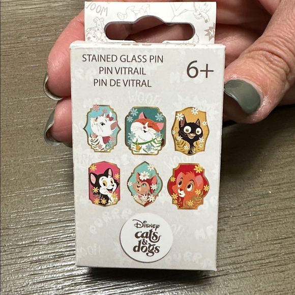 Disney Loungefly Cat Portraits Dinah Alice in Wonderland Pin Hot Topic Exclusive - Picture 4 of 4